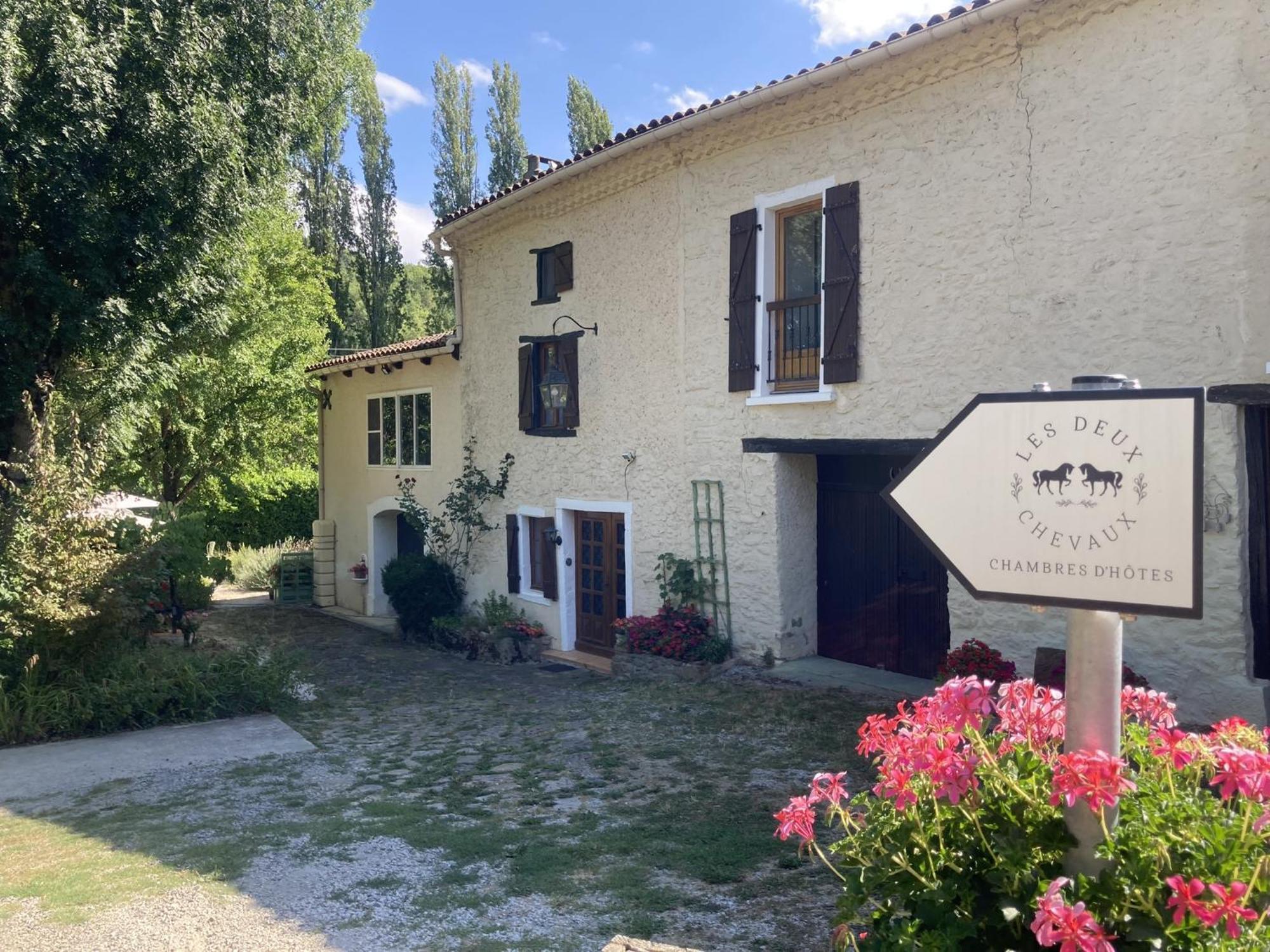 Les Deux Chevaux Chambres d’Hôtes Rouvenac Extérieur photo